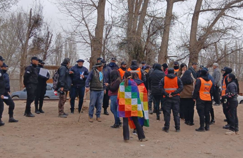 Cuatro policías heridos durante un operativo de desalojo en Humahuaca: el Gobierno difundió un comunicado sin detallar el accionar policial