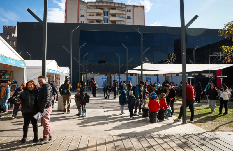 Último día de la Feria del Libro de Jujuy: nueve jornadas culturales llegan a su cierre