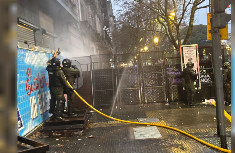 Incidentes frente al Congreso: al menos 12 detenidos y tres efectivos heridos durante la protesta contra la Ley de Propiedad Privada