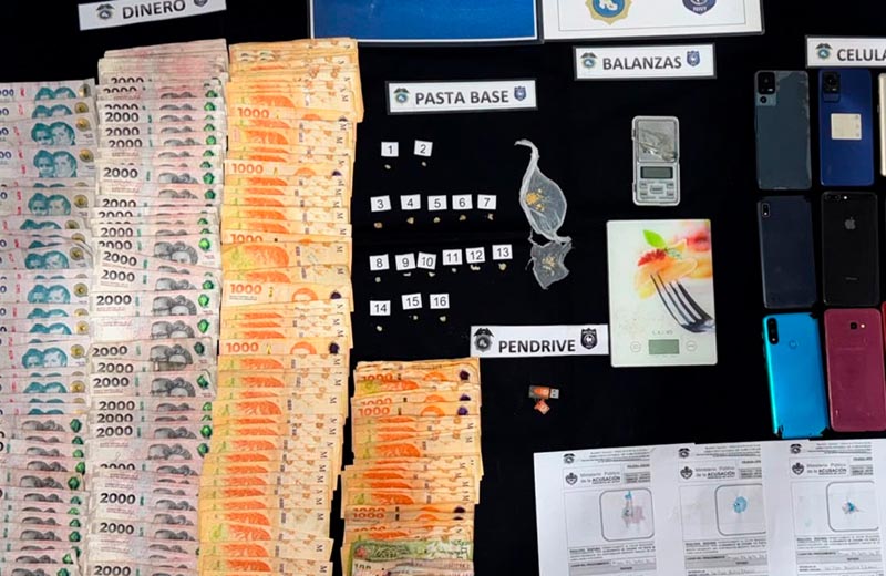 Operativo contra el narcomenudeo en Monterrico: dos detenidos