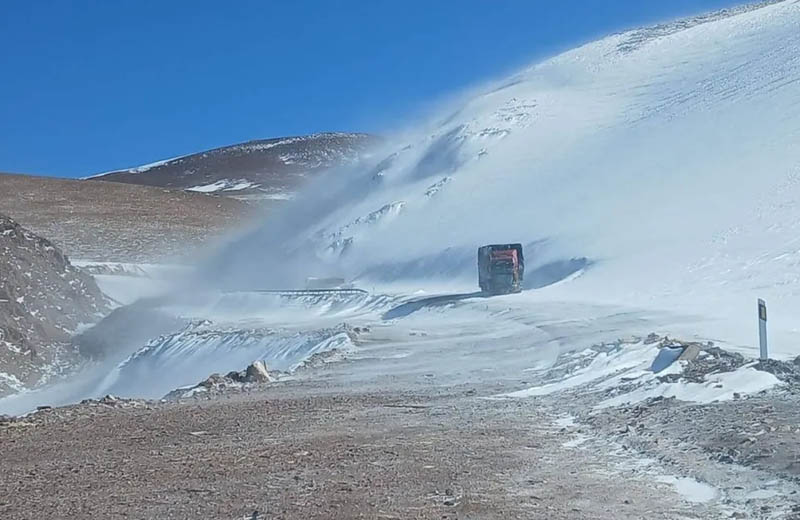 Colapsa el corredor hacia Chile: prohíben el ingreso de camiones a la Ruta 52 y piden no viajar a Jujuy