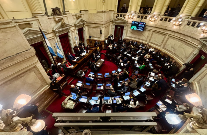 Desalojos exprés, cambios en expropiaciones y reforma de la Ley de Manejo del Fuego: el Senado debate una profunda reforma