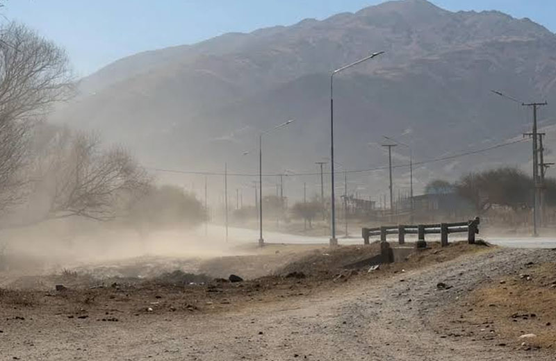 Ráfagas de hasta 100 km/h: alerta por viento Zonda en Jujuy