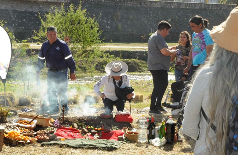 Mes de la Pachamama: Vecinos rindieron homenaje a la Madre Tierra con una emotiva ceremonia en el Parque Xibi Xibi