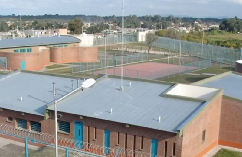 Denunciaron a agentes penitenciarios por presuntos vejámenes contra un interno en Alto Comedero