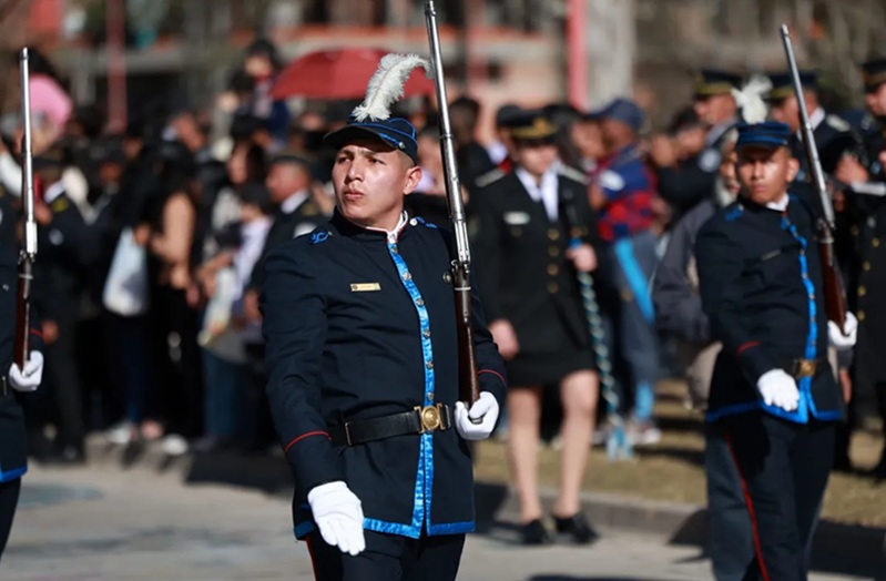 Al servicio de la comunidad: La Policía de Jujuy celebró su 181° aniversario con desfile en Ciudad Cultural