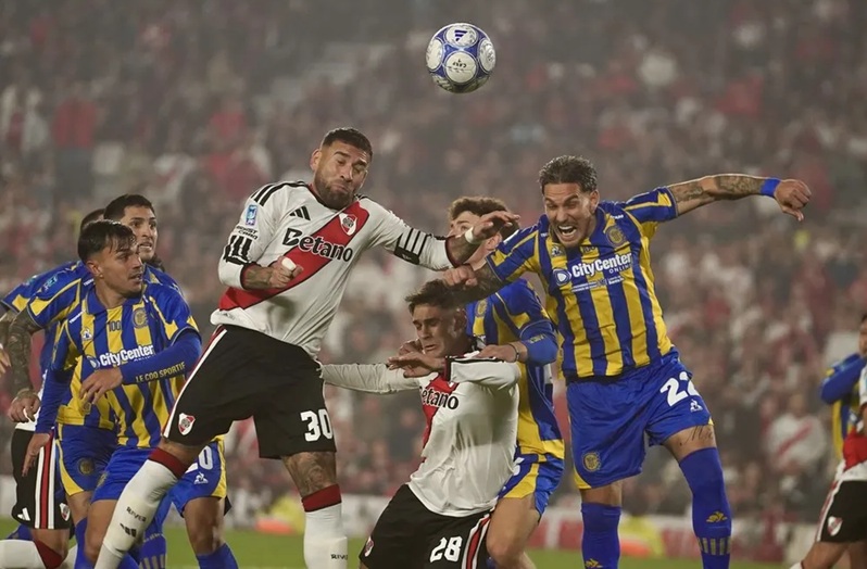 Coudet en la cuerda floja: River no encuentra el rumbo, perdió con Central y se fue silbado del Monumental