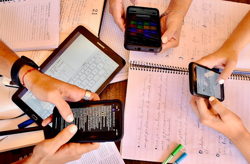 Diputados provinciales analizan el uso de tecnologías digitales en las instituciones educativas