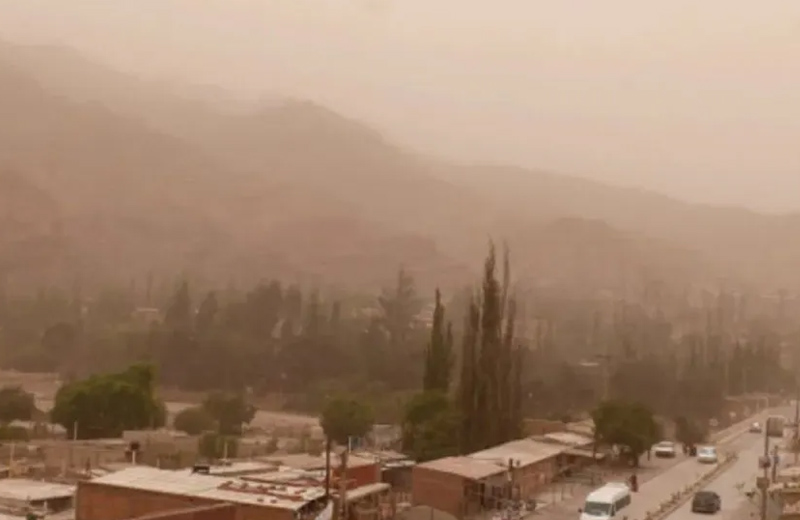 Emiten alerta amarilla en la Puna y la Cordillera: prevén ráfagas que superarían los 120 km/h