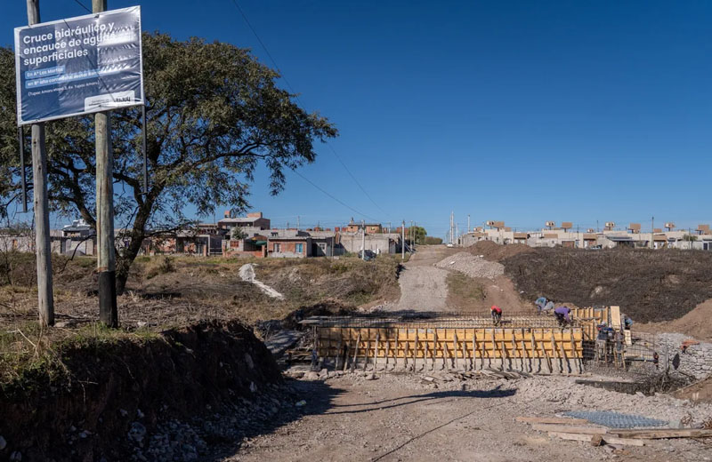 Obras de puentes alcantarilla avanzan en Alto Comedero