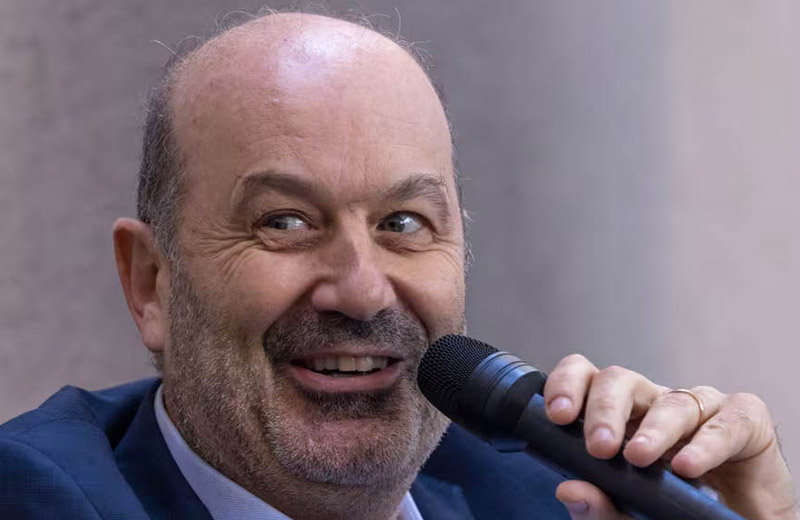 Sturzenegger apuesta por la desregulación de los puntos de venta de medicamentos