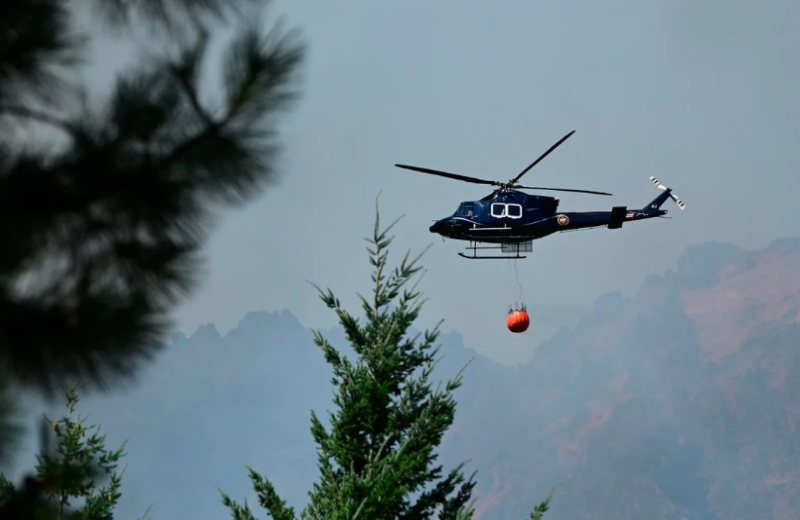 Tragedia en San Juan: se estrelló un helicóptero que iba a combatir un incendio forestal y murieron sus siete ocupantes