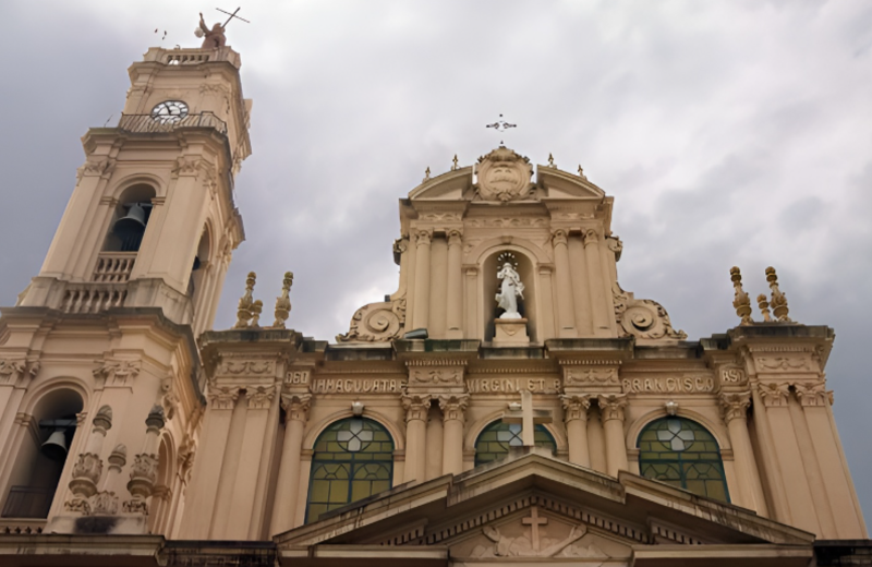 Comenzan las obras en la Basílica San Francisco: habrá cambios y piden circular con precaución por calle Belgrano