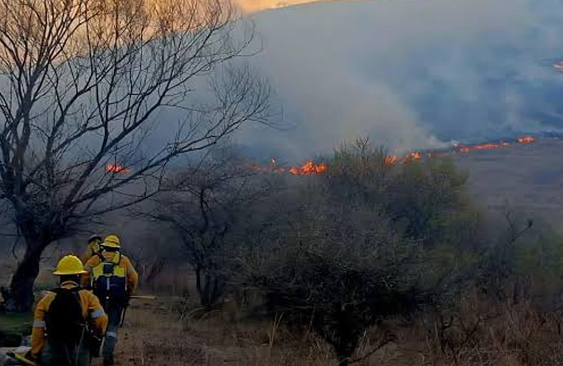 Ruta 9 en Jujuy: tránsito con precaución luego del incendio en Volcán