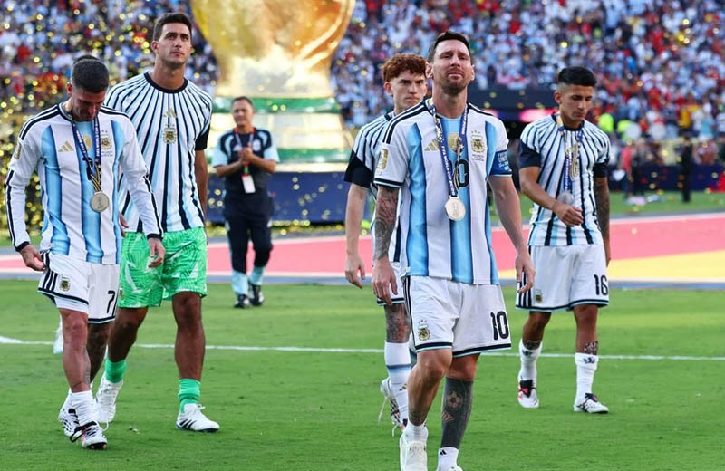 Sin festejos: la Selección regresa con una recepción sobria en Ezeiza