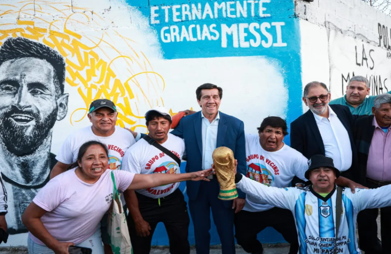 Sadir inauguró las obras del polideportivo La Salle y descubrió un mural homenaje a Malvinas y la Selección Argentina