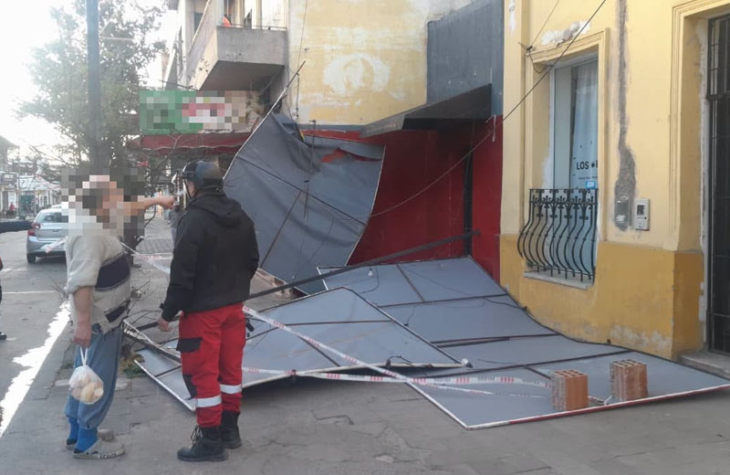 Fuertes ráfagas de viento en Jujuy: Bomberos brindan asistencia en capital