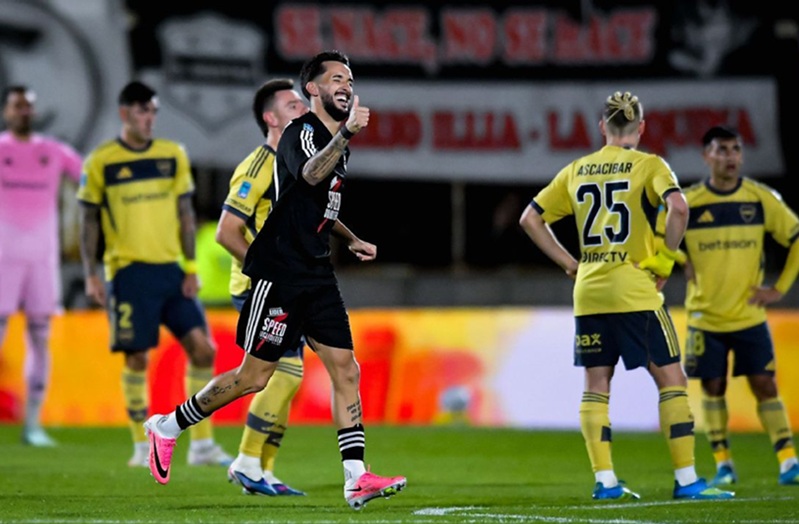 Boca y un debut para el olvido: Riestra lo goleó 3 a 0 en el arranque del Clausura