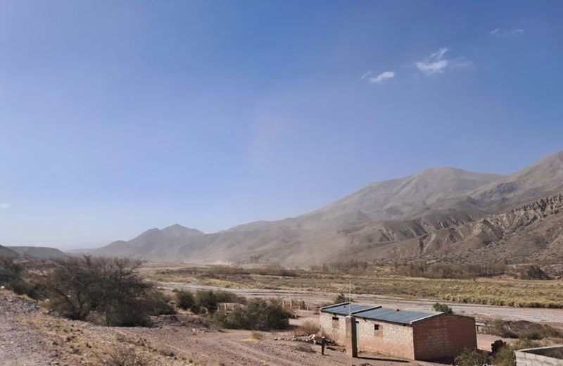 Tres días de alerta por fuertes ráfagas y viento Zonda en la provincia: qué localidades afectará