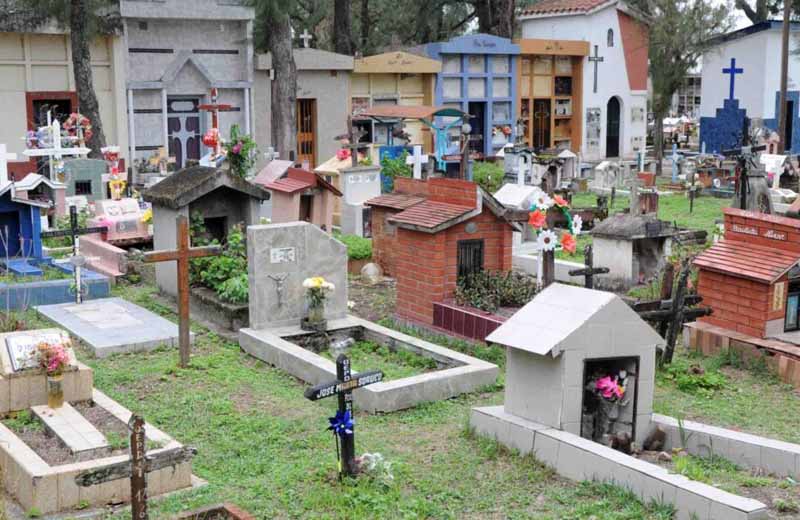 Cementerios de San Salvador de Jujuy mantendrán horarios habituales por el Día de la Madre