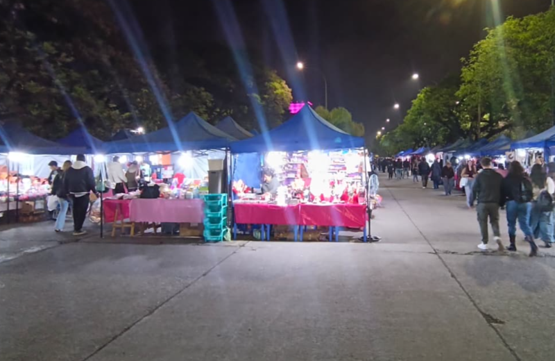 Feria por el Día de la Madre: precios y variedad de regalos en la avenida 19 de Abril