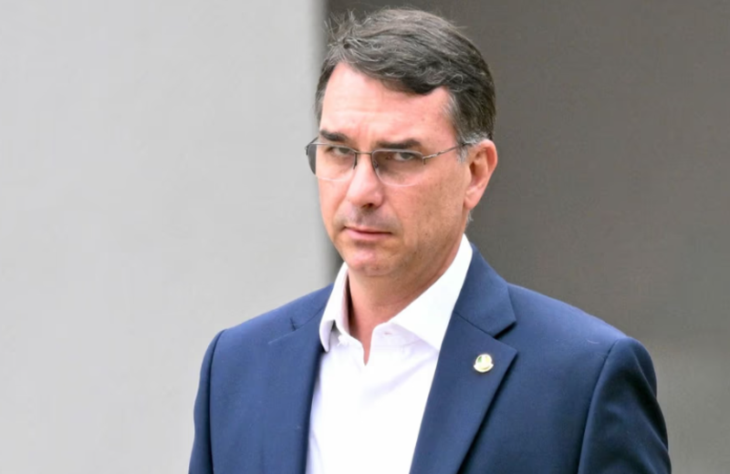 Flávio Bolsonaro cambió su discurso tras la derrota electoral y ahora se presenta como “líder de Brasil”