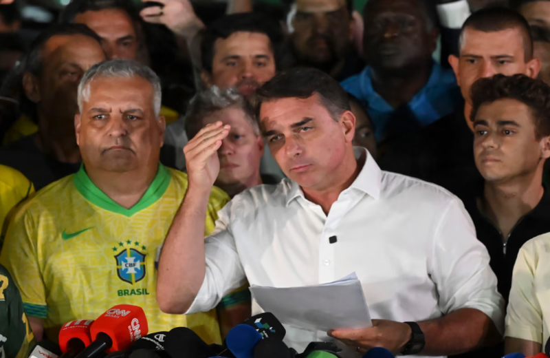 Flávio Bolsonaro se autoproclamó “presidente electo” de Brasil y denunció un supuesto fraude electoral