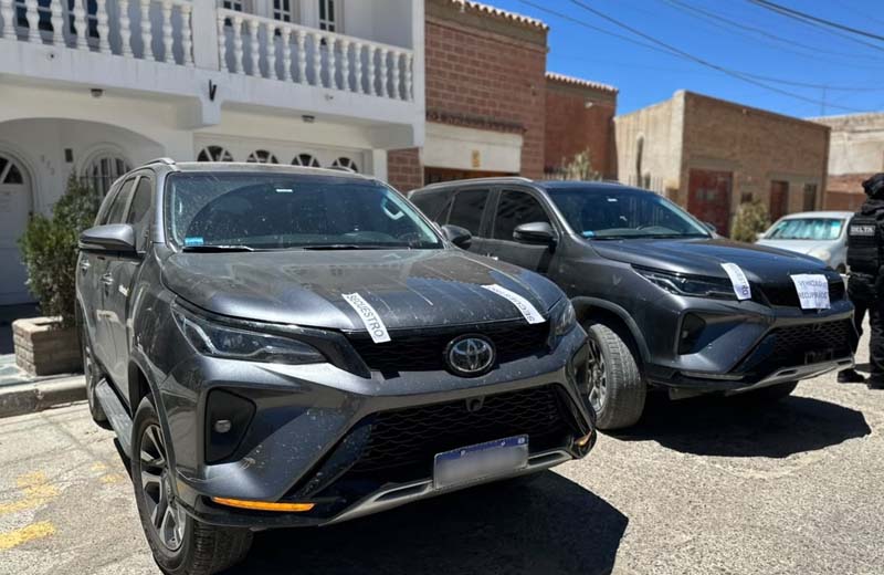 Entregaron camionetas recuperadas: dos brasileños detenidos por sospecha de robo