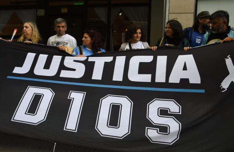 Juicio por la muerte de Maradona: Burlando acusó a los médicos y pidió hasta 15 años de prisión