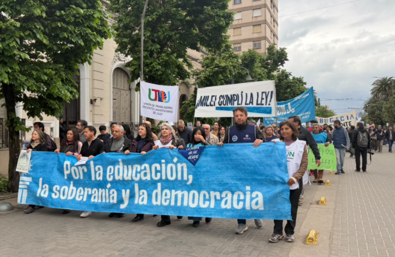   Jujuy marchó por la universidad pública y exigió que Milei cumpla la ley de financiamiento