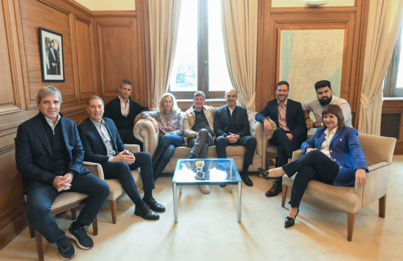 El Gobierno vuelve a reunir a la Mesa Política en medio de tensiones internas y una agenda legislativa clave