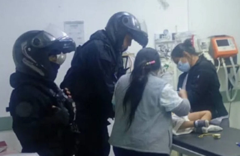 Dramático rescate bajo la lluvia: efectivos realizaron RCP a un niño y lograron reanimarlo