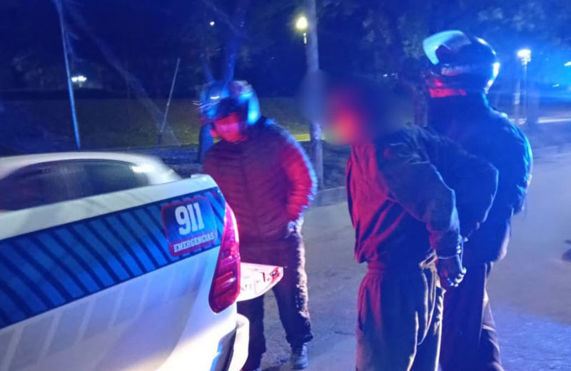 Tres detenidos y un arma blanca secuestrada en operativos policiales en la capital jujeña