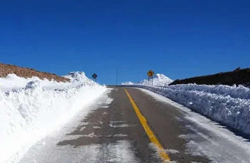 Paso de Jama cerrado por nevadas y fuertes vientos en la frontera con Chile