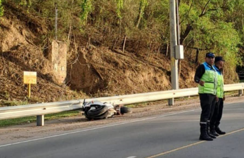 Accidente en la Ruta Provincial 2: un motociclista perdió el control al intentar evitar un choque