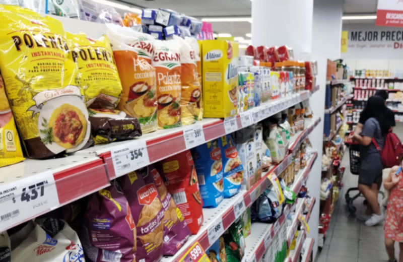 El consumo sigue en caída: los supermercados y mayoristas vendieron menos en agosto