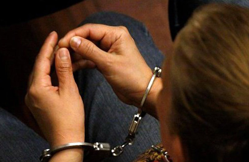 Dictan prisión preventiva para la acusada de prender fuego a un hombre mientras dormía en la calle