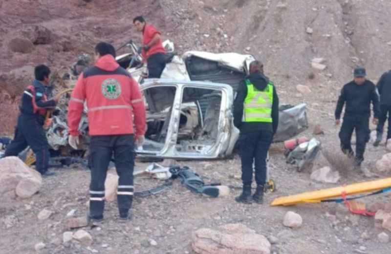 Tragedia en la Ruta 52: una camioneta desbarrancó en la Quebrada de Sepultura y murió un hombre