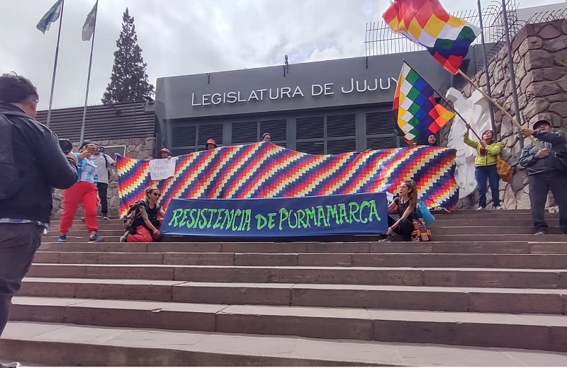 Comunidades indígenas de Jujuy marcharon a la Legislatura en rechazo a la reforma constitucional y pidieron diálogo