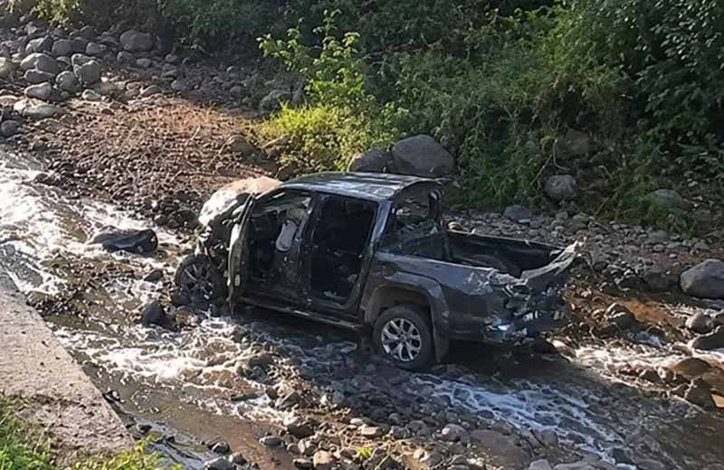 Vuelco en Puente Negro: secuestran cargamento de coca en una Amarok e investigan la fuga de los ocupantes