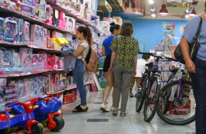 El consumo volvió a caer en agosto y registró una baja del 1,1% interanual