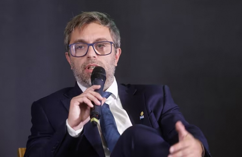 Presupuesto 2027: el Gobierno evitó responder por los cambios en la AUH y los recortes en discapacidad