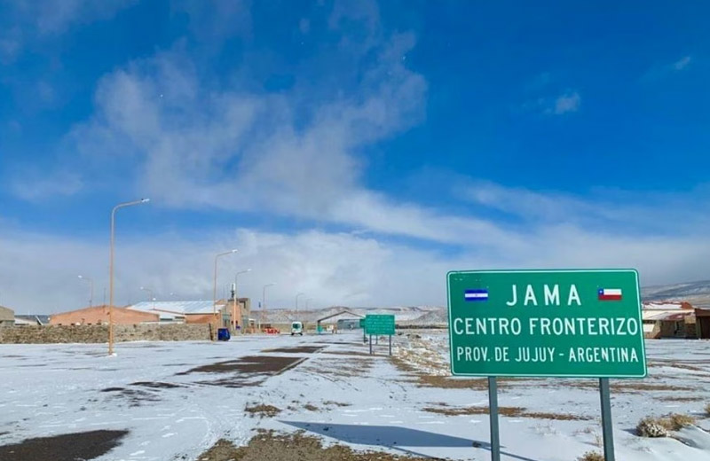 Paso de Jama habilitado con precaución por hielo en la ruta