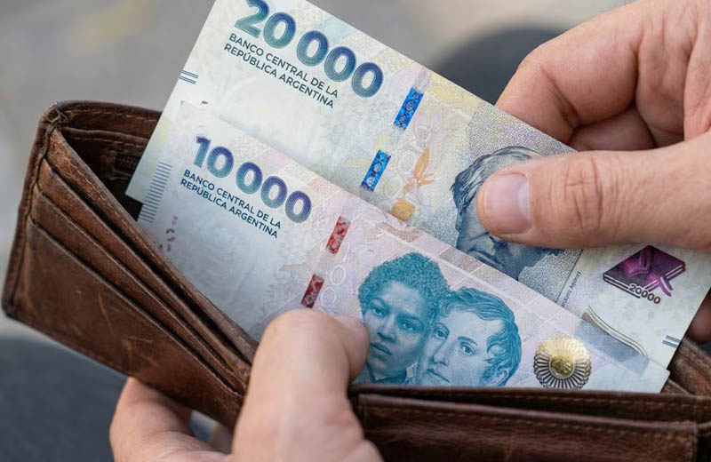 El Gobierno fijó el nuevo salario mínimo: $383.800 desde septiembre