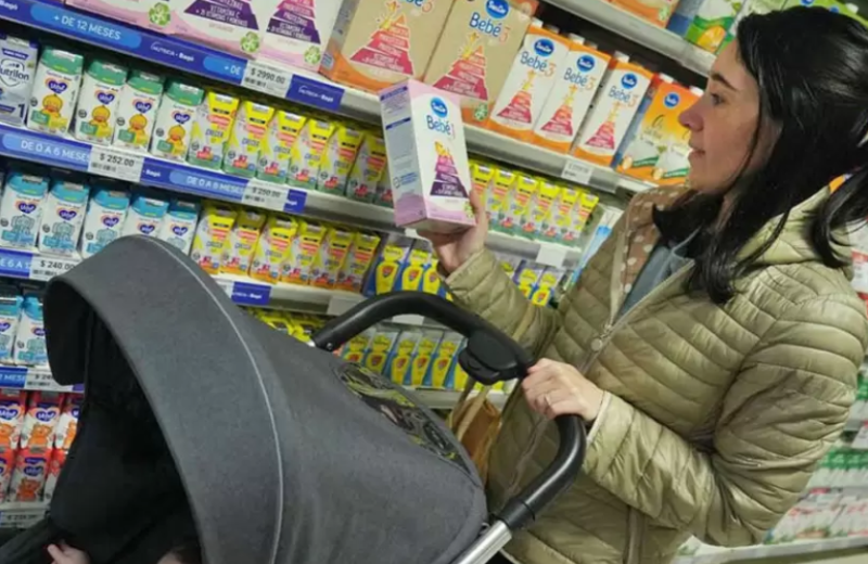 Criar a un hijo cuesta hasta $713 mil por mes: cuánto necesita una familia según la edad