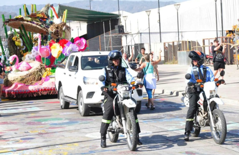 Comenzó el traslado de carrozas hacia Ciudad Cultural: piden circular con extrema precaución