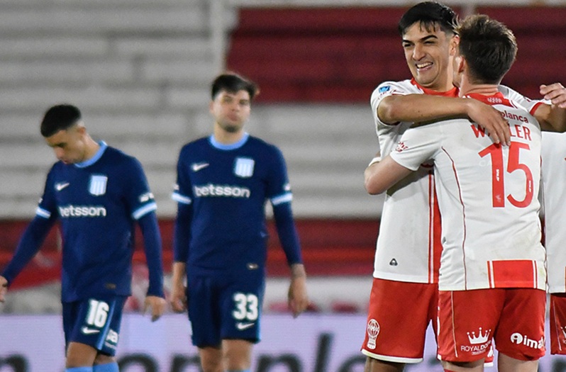 No hubo milagro: Racing volvió a perder, sigue último en la tabla y el futuro de su técnico es incierto