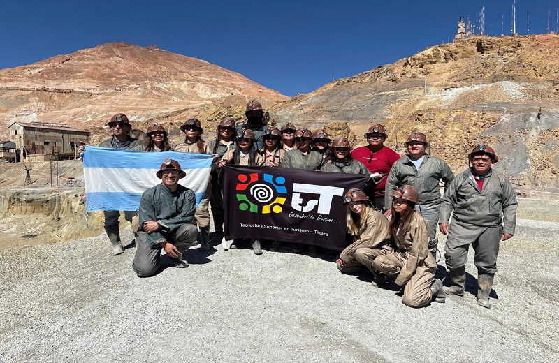 Educación pública sin fronteras: estudiantes de Tilcara autogestionaron un intercambio clave en Bolivia