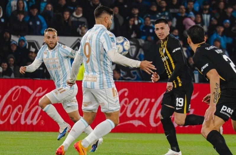 La crisis de Racing: Perdió sobre la hora con Atlético Tucumán y quedó último en su zona